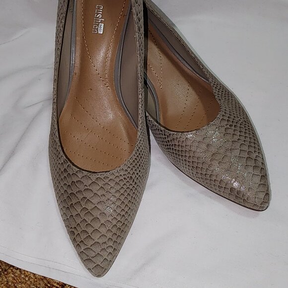 Clarks cushion snakeskin pumps - Picture 2 of 4